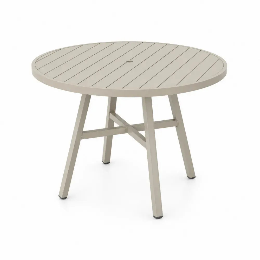 Gartentisch rund Ø 110 cm Höhe 74 cm Aluminium Beige mit Schirmloch und Lamellentischplatte